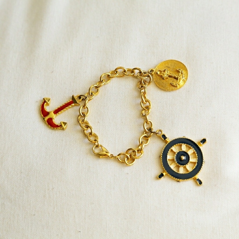 Gold nautical bracelet
